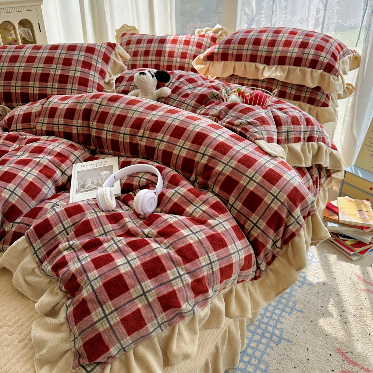 91家纺网 家纺一手货源 找家纺 富米莱（原臻工厂） 2025秋冬保暖中古风格子牛奶绒花边床盖床单四件套 浅喜