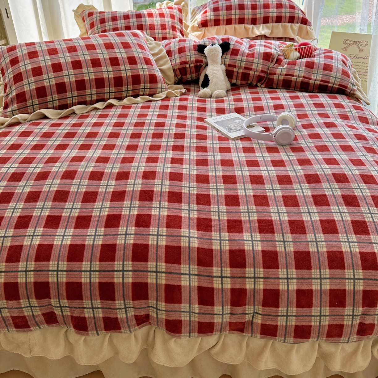 91家纺网 家纺一手货源 找家纺 富米莱（原臻工厂） 2025秋冬保暖中古风格子牛奶绒花边床盖床单四件套 浅喜