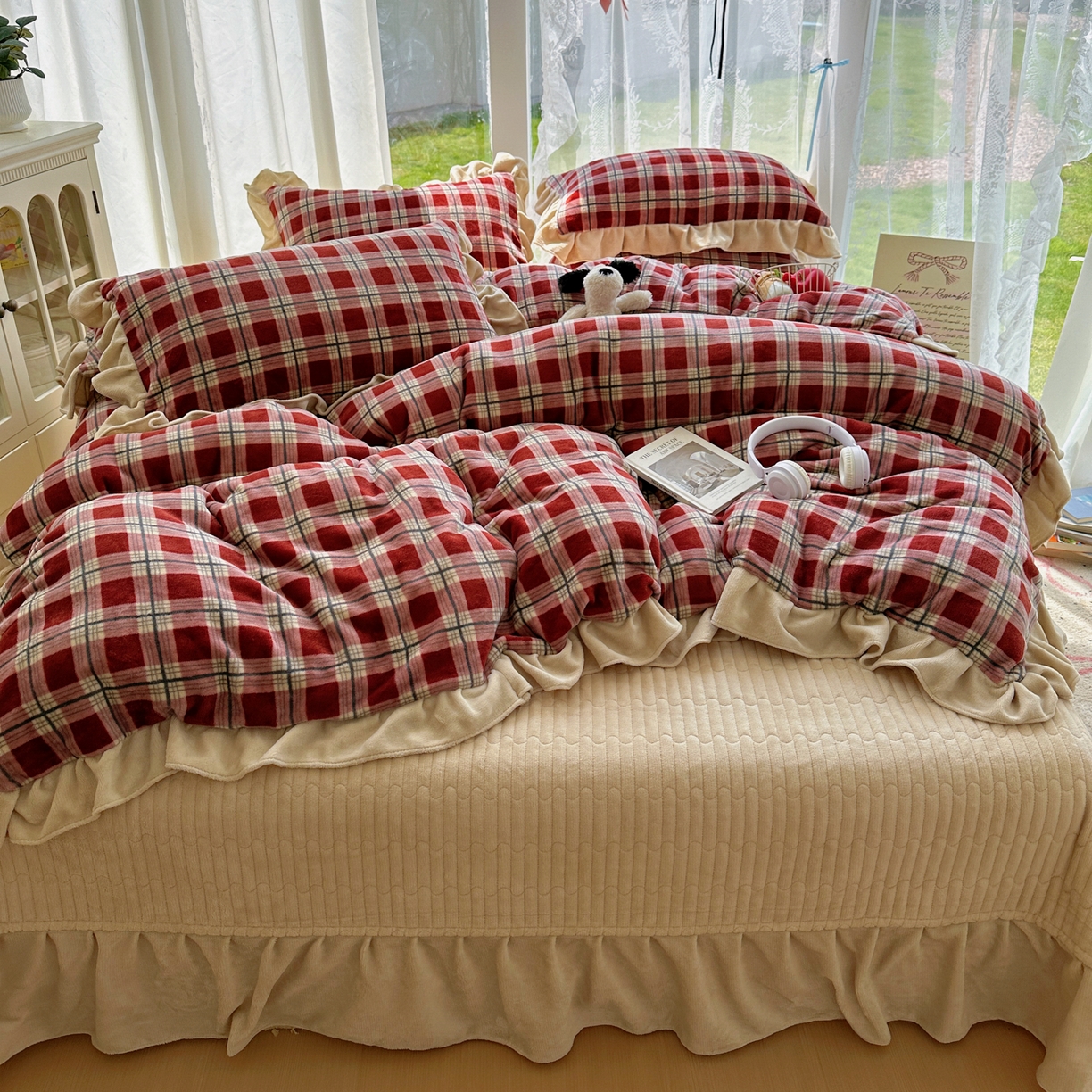 91家纺网 家纺一手货源 找家纺 富米莱（原臻工厂） 2025秋冬保暖中古风格子牛奶绒花边床盖床单四件套 浅喜