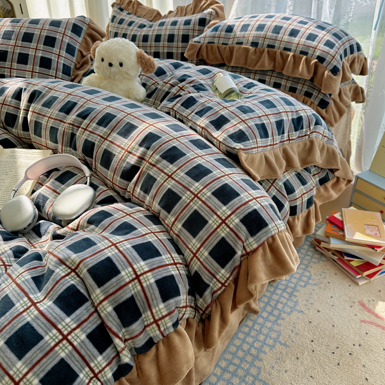 91家纺网 家纺一手货源 找家纺 富米莱（原臻工厂） 2025秋冬保暖中古风格子牛奶绒花边床盖床单四件套 艾伦