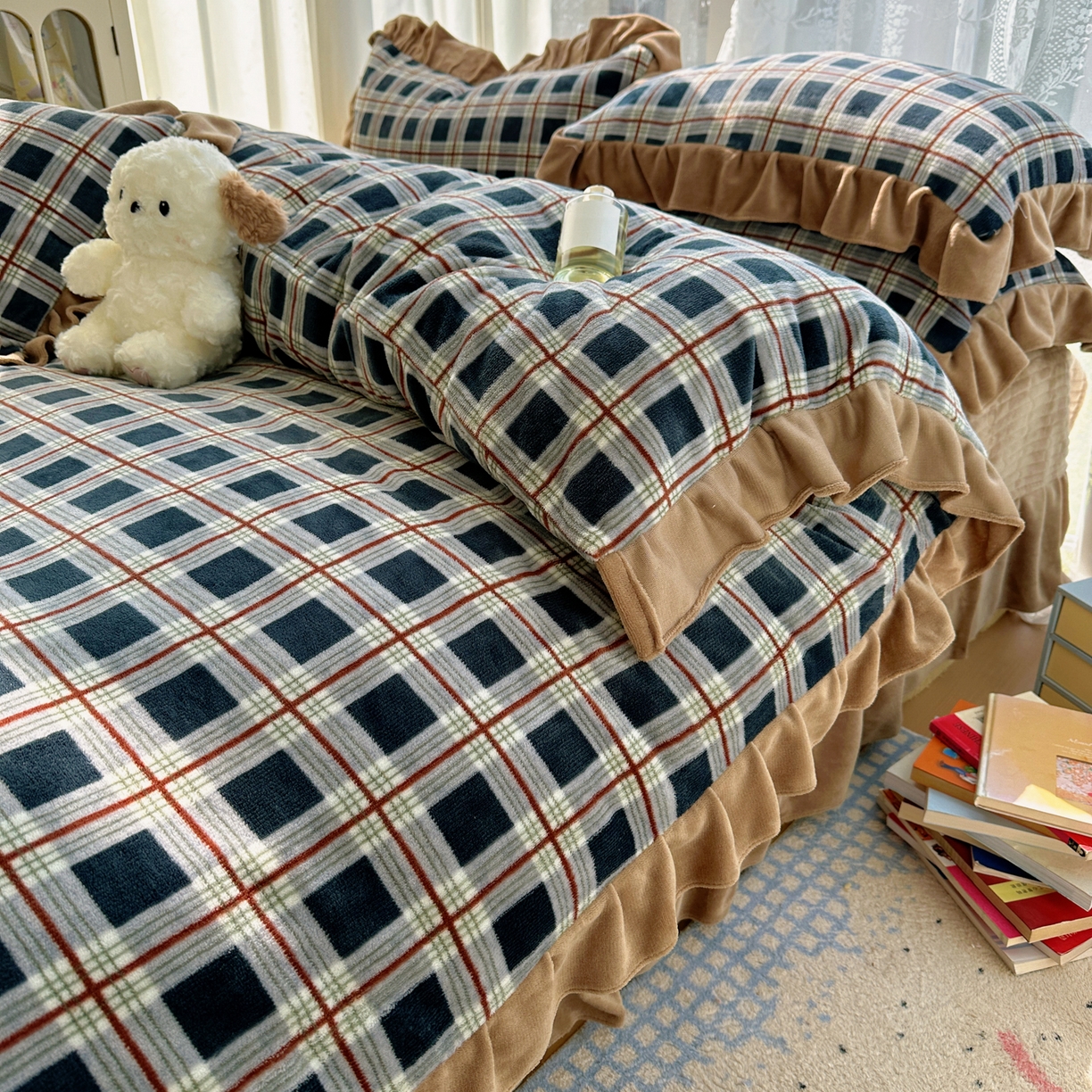 91家纺网 家纺一手货源 找家纺 （总）富米莱（原臻工厂） 2025秋冬保暖中古风格子牛奶绒花边床盖床单四件套