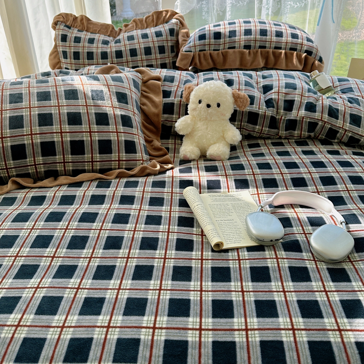 91家纺网 家纺一手货源 找家纺 富米莱（原臻工厂） 2025秋冬保暖中古风格子牛奶绒花边床盖床单四件套 艾伦