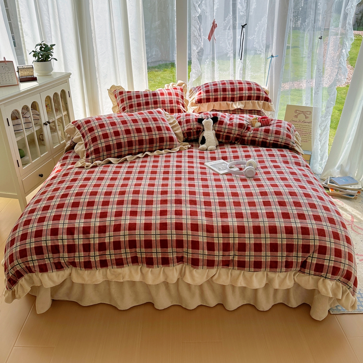 91家纺网 家纺一手货源 找家纺 富米莱（原臻工厂） 2025秋冬保暖中古风格子牛奶绒花边床盖床单四件套 浅喜