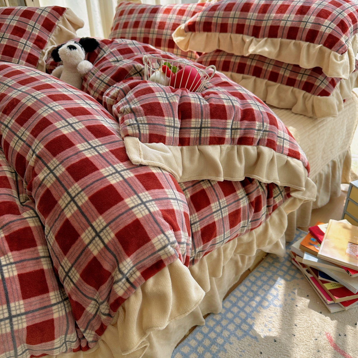 91家纺网 家纺一手货源 找家纺 富米莱（原臻工厂） 2025秋冬保暖中古风格子牛奶绒花边床盖床单四件套 浅喜