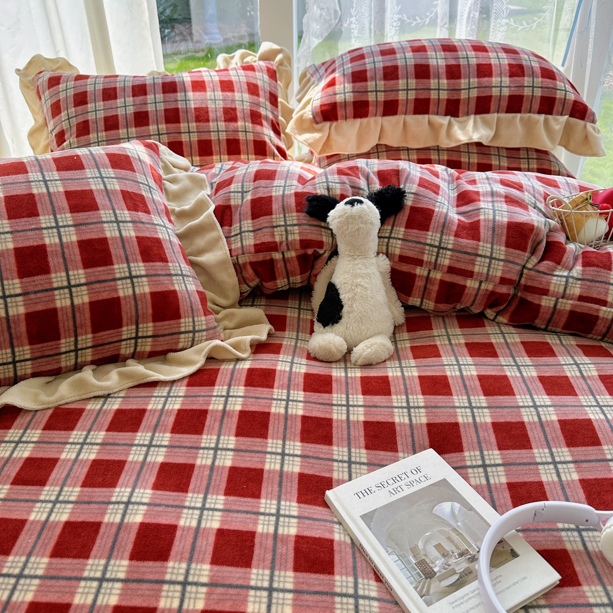 91家纺网 家纺一手货源 找家纺 富米莱（原臻工厂） 2025秋冬保暖中古风格子牛奶绒花边床盖床单四件套 浅喜