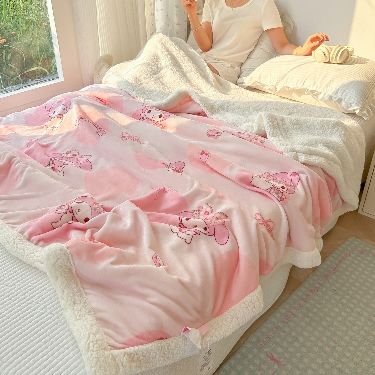 91家纺网 家纺一手货源 找家纺 韩巢家纺 2025秋冬新款A类牛奶绒羊羔绒多功能毛毯毯子 萌宅美乐蒂