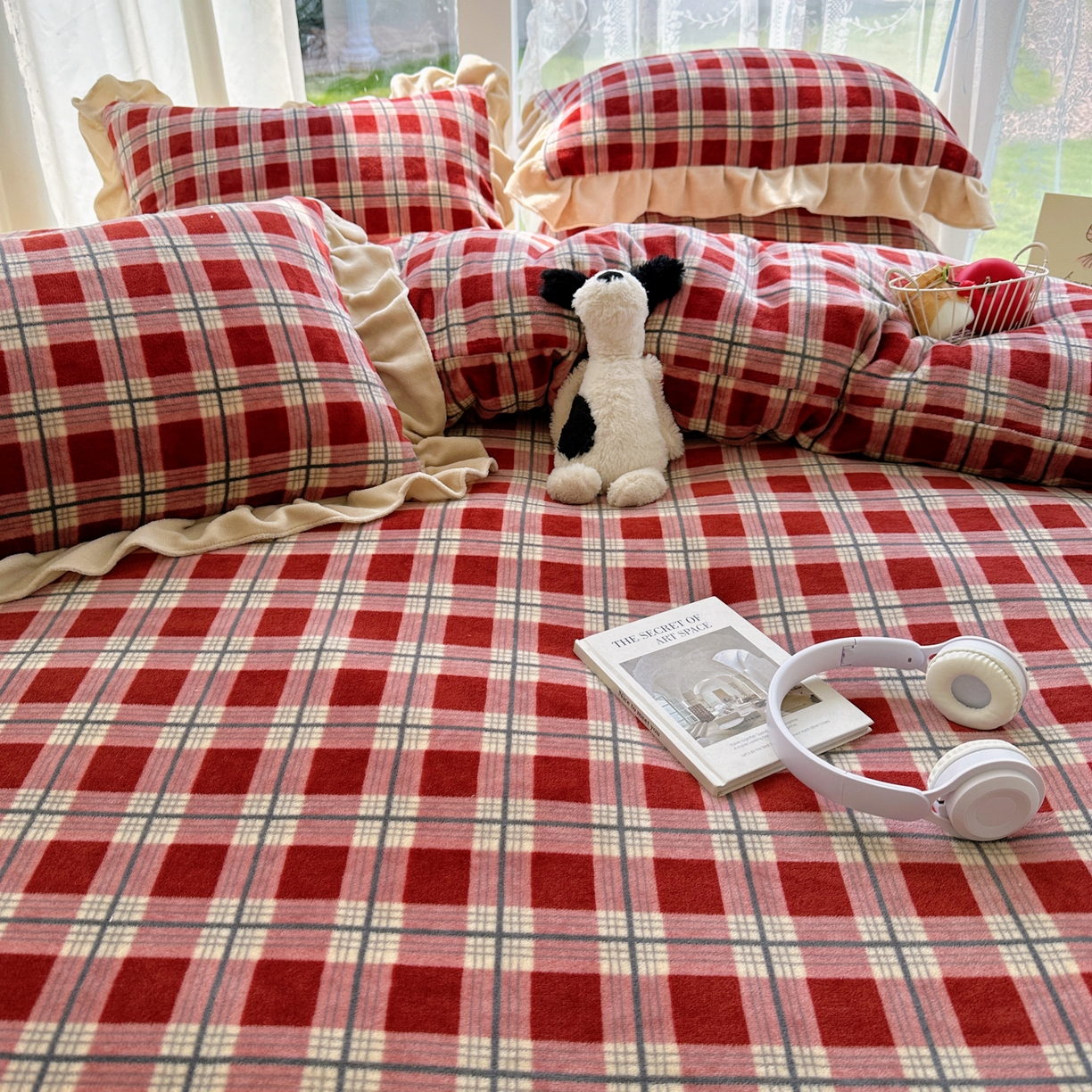 91家纺网 家纺一手货源 找家纺 富米莱（原臻工厂） 2025秋冬保暖中古风格子牛奶绒花边床盖床单四件套 浅喜