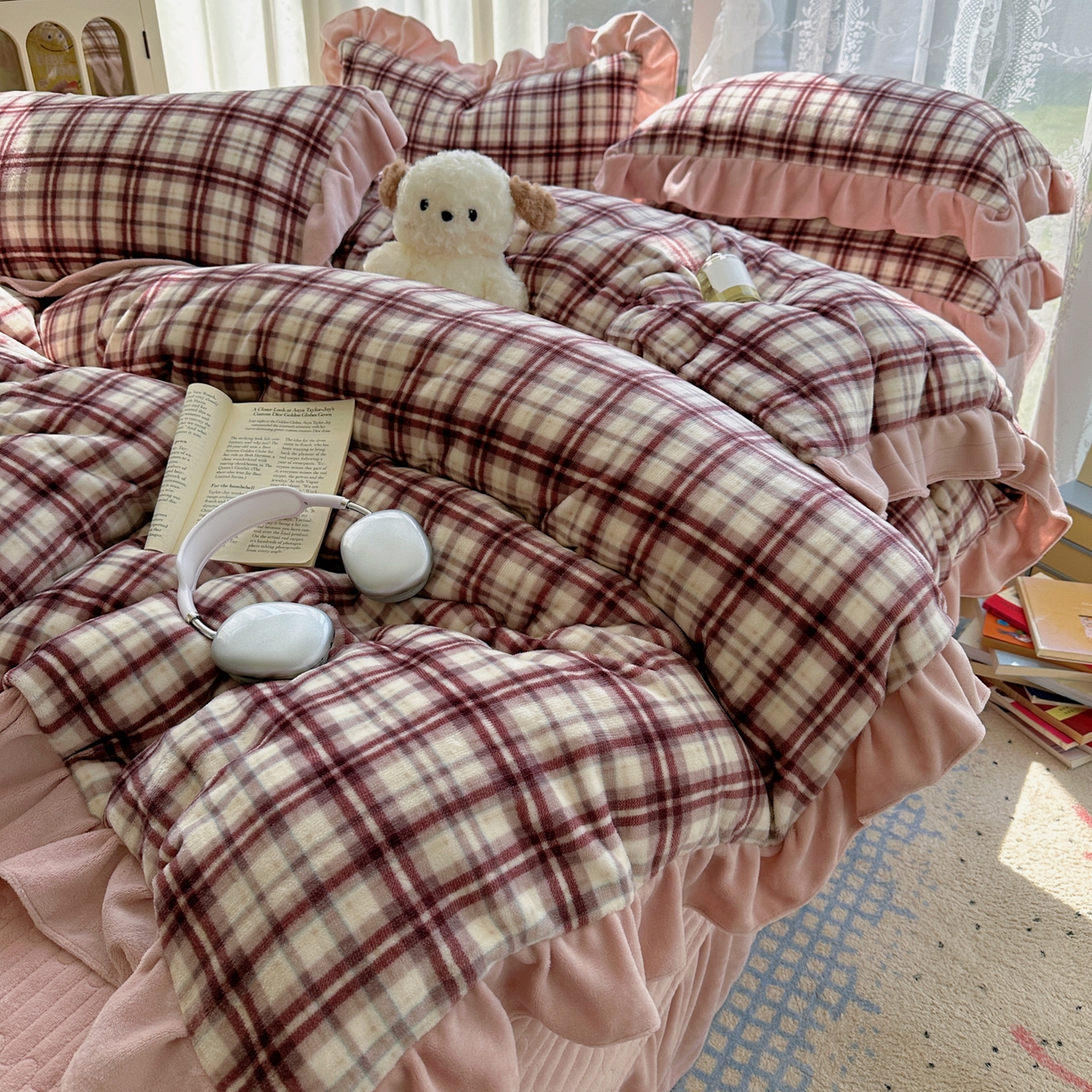 91家纺网 家纺一手货源 找家纺 富米莱（原臻工厂） 2025秋冬保暖中古风格子牛奶绒花边床盖床单四件套 粉格