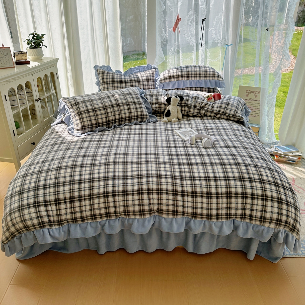 91家纺网 家纺一手货源 找家纺 富米莱（原臻工厂） 2025秋冬保暖中古风格子牛奶绒花边床盖床单四件套 蓝调