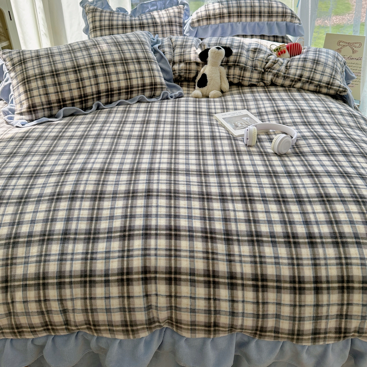 91家纺网 家纺一手货源 找家纺 富米莱（原臻工厂） 2025秋冬保暖中古风格子牛奶绒花边床盖床单四件套 蓝调