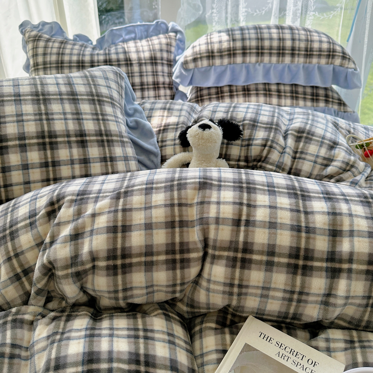 91家纺网 家纺一手货源 找家纺 富米莱（原臻工厂） 2025秋冬保暖中古风格子牛奶绒花边床盖床单四件套 蓝调