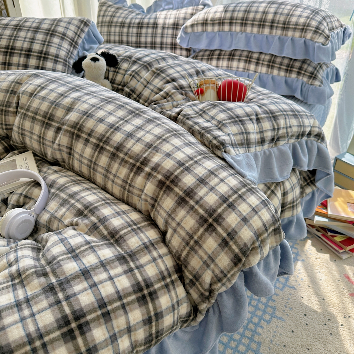 富米莱（原臻工厂） 2025秋冬保暖中古风格子牛奶绒花边床盖床单四件套 蓝调