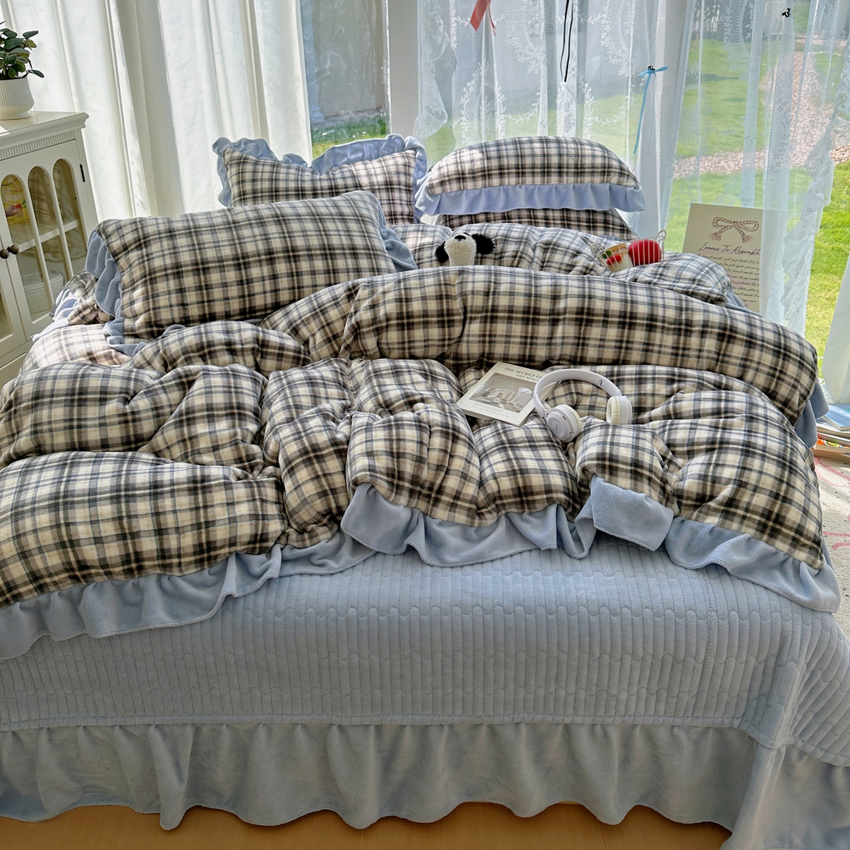 91家纺网 家纺一手货源 找家纺 富米莱（原臻工厂） 2025秋冬保暖中古风格子牛奶绒花边床盖床单四件套 蓝调