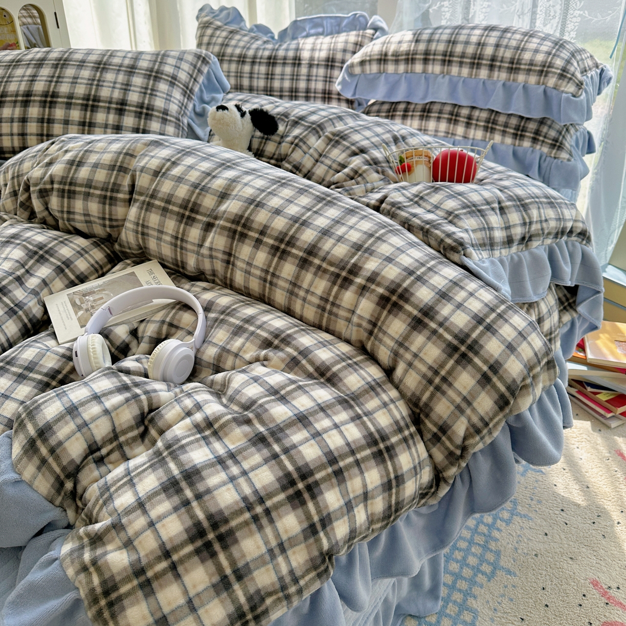 91家纺网 家纺一手货源 找家纺 富米莱（原臻工厂） 2025秋冬保暖中古风格子牛奶绒花边床盖床单四件套 蓝调