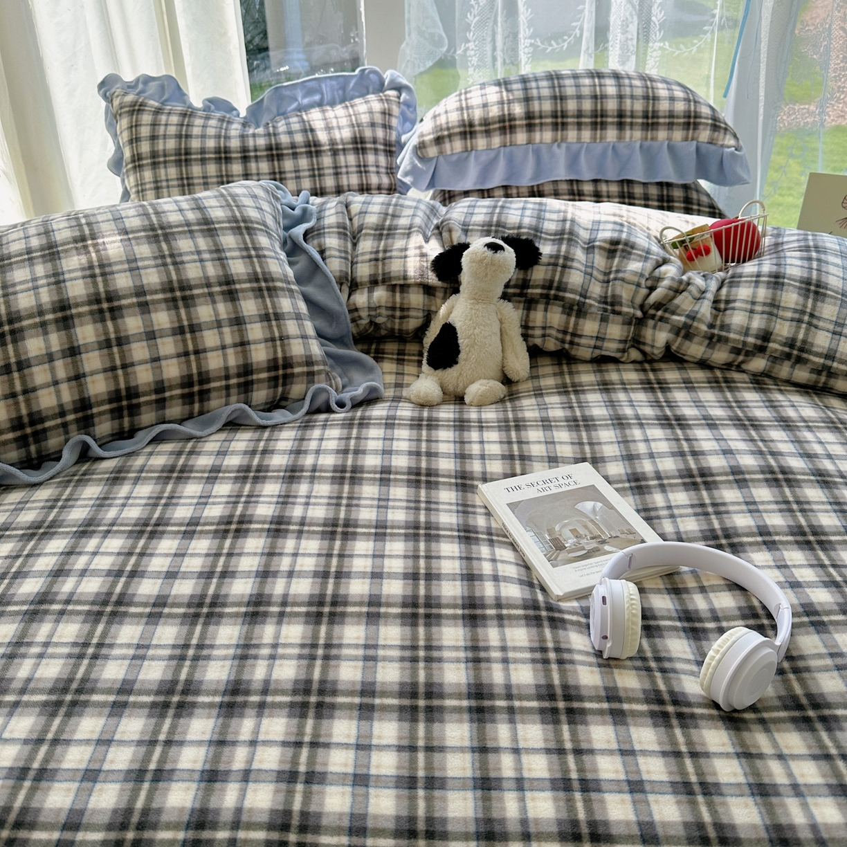 91家纺网 家纺一手货源 找家纺 富米莱（原臻工厂） 2025秋冬保暖中古风格子牛奶绒花边床盖床单四件套 蓝调