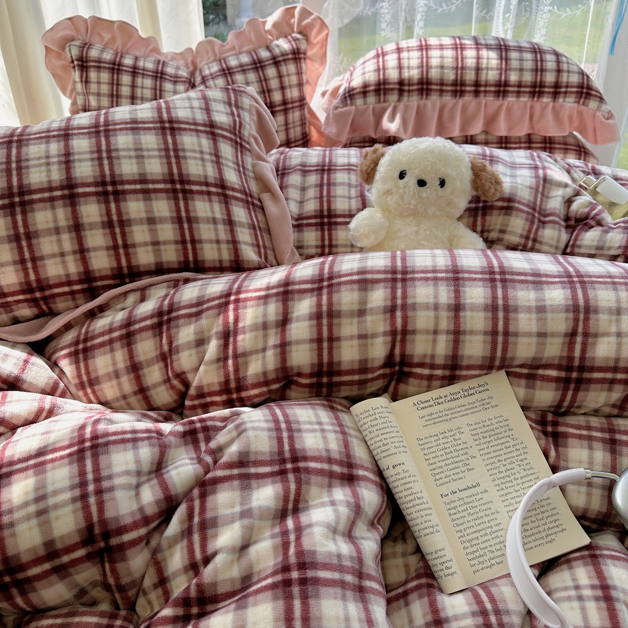 91家纺网 家纺一手货源 找家纺 富米莱（原臻工厂） 2025秋冬保暖中古风格子牛奶绒花边床盖床单四件套 粉格