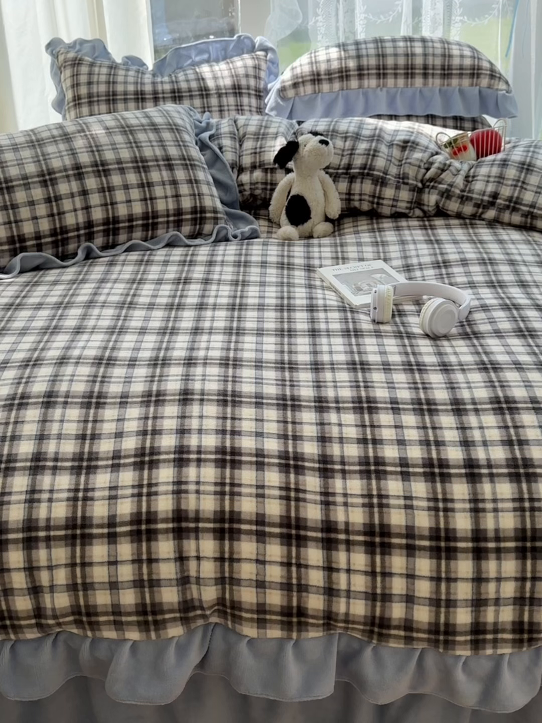 91家纺网 家纺一手货源 找家纺 富米莱（原臻工厂） 2025秋冬保暖中古风格子牛奶绒花边床盖床单四件套 蓝调