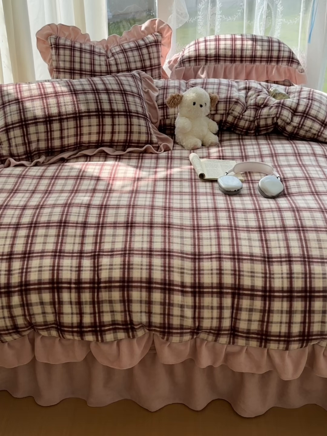 91家纺网 家纺一手货源 找家纺 富米莱（原臻工厂） 2025秋冬保暖中古风格子牛奶绒花边床盖床单四件套 粉格