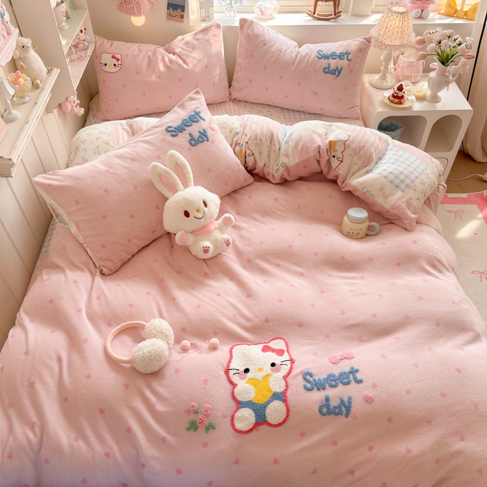 91家纺网 家纺一手货源 找家纺 Sweet dreams甜梦 2025新款全消光牛奶绒毛巾绣印花四件套 爱心粉猫