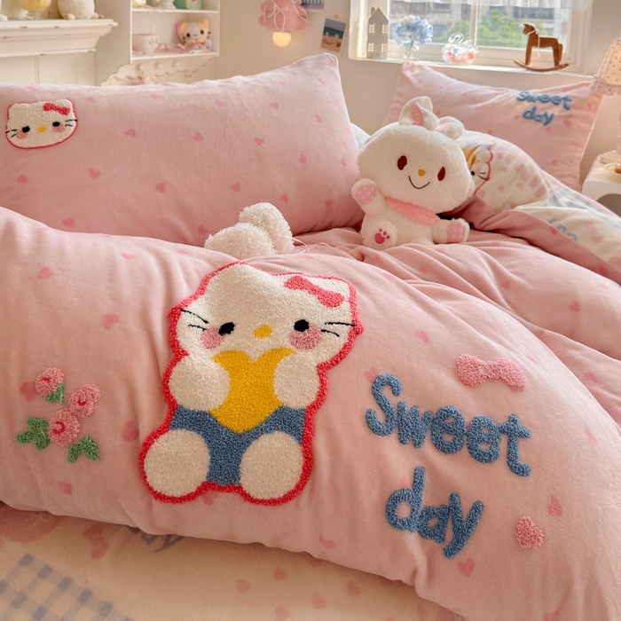 91家纺网 家纺一手货源 找家纺 Sweet dreams甜梦 2025新款全消光牛奶绒毛巾绣印花四件套 爱心粉猫