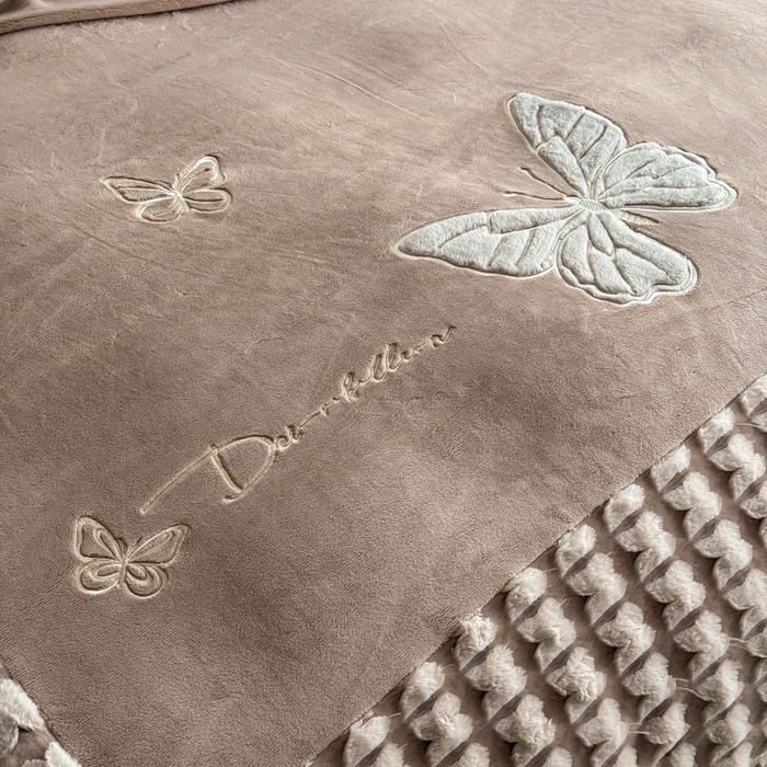 91家纺网 家纺一手货源 找家纺 （总）保罗圣迪奥 2025新款350克剪花牛奶绒四件套-三拼角蝴蝶