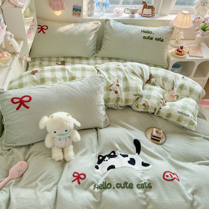 91家纺网 家纺一手货源 找家纺 Sweet dreams甜梦 2025新款全消光牛奶绒毛巾绣印花四件套 斑点小猫