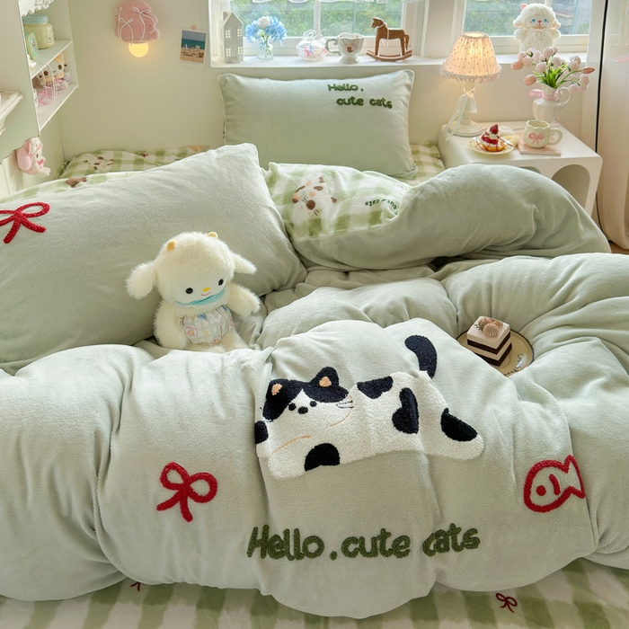 91家纺网 家纺一手货源 找家纺 Sweet dreams甜梦 2025新款全消光牛奶绒毛巾绣印花四件套 斑点小猫