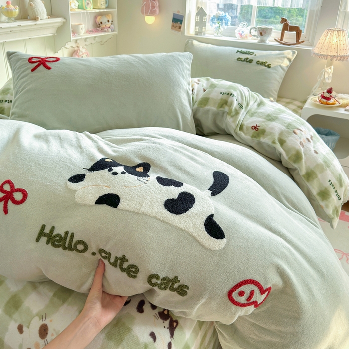 91家纺网 家纺一手货源 找家纺 Sweet dreams甜梦 2025新款全消光牛奶绒毛巾绣印花四件套 斑点小猫