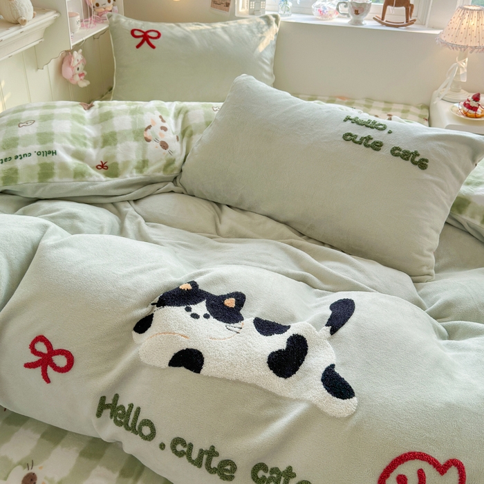 91家纺网 家纺一手货源 找家纺 Sweet dreams甜梦 2025新款全消光牛奶绒毛巾绣印花四件套 斑点小猫