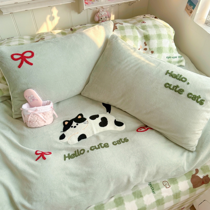 91家纺网 家纺一手货源 找家纺 Sweet dreams甜梦 2025新款全消光牛奶绒毛巾绣印花四件套 斑点小猫