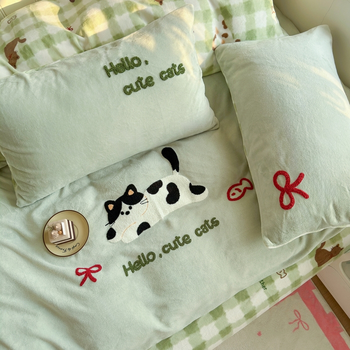 91家纺网 家纺一手货源 找家纺 Sweet dreams甜梦 2025新款全消光牛奶绒毛巾绣印花四件套 斑点小猫