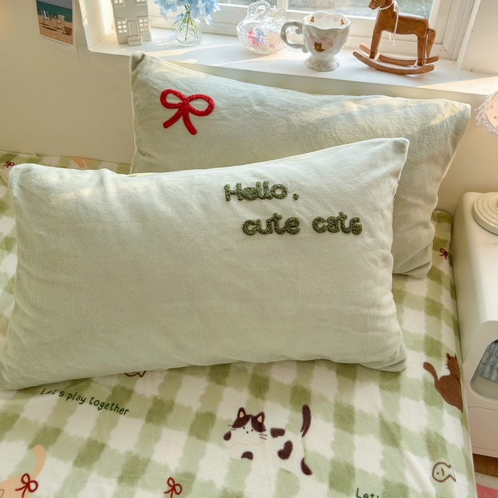 91家纺网 家纺一手货源 找家纺 Sweet dreams甜梦 2025新款全消光牛奶绒毛巾绣印花四件套 斑点小猫