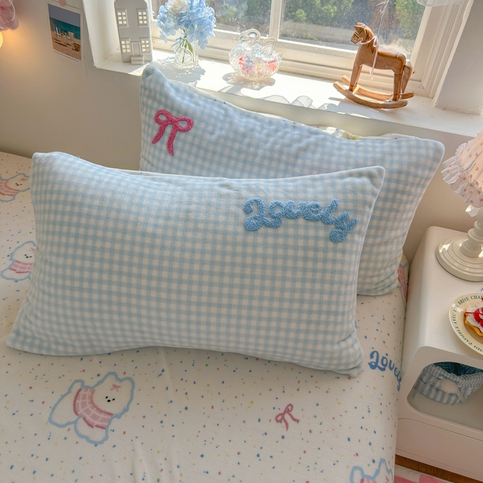 91家纺网 家纺一手货源 找家纺 Sweet dreams甜梦 2025新款全消光牛奶绒毛巾绣印花四件套 格子小狗