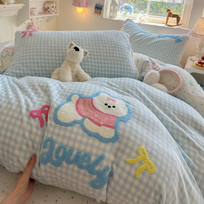 91家纺网 家纺一手货源 找家纺 Sweet dreams甜梦 2025新款全消光牛奶绒毛巾绣印花四件套 格子小狗