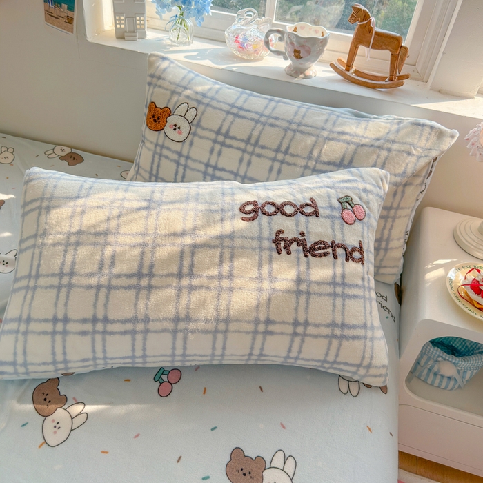 91家纺网 家纺一手货源 找家纺 Sweet dreams甜梦 2025新款全消光牛奶绒毛巾绣印花四件套 好朋友