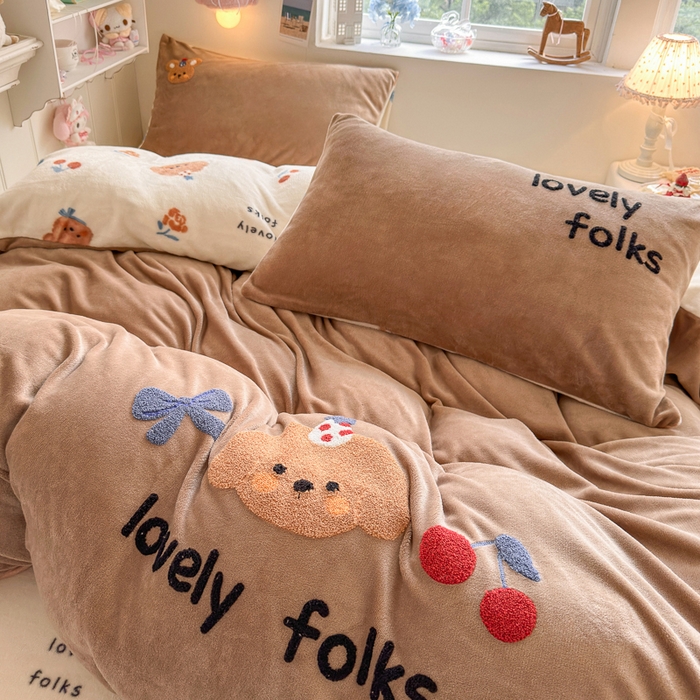 91家纺网 家纺一手货源 找家纺 Sweet dreams甜梦 2025新款全消光牛奶绒毛巾绣印花四件套 蝴蝶结狗狗