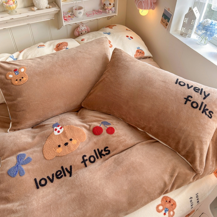 91家纺网 家纺一手货源 找家纺 Sweet dreams甜梦 2025新款全消光牛奶绒毛巾绣印花四件套 蝴蝶结狗狗