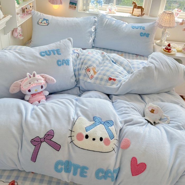 Sweet dreams甜梦 2025新款全消光牛奶绒毛巾绣印花四件套 蝴蝶结猫猫