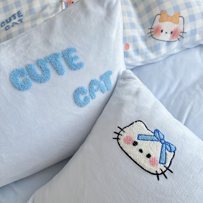 91家纺网 家纺一手货源 找家纺 Sweet dreams甜梦 2025新款全消光牛奶绒毛巾绣印花四件套 蝴蝶结猫猫