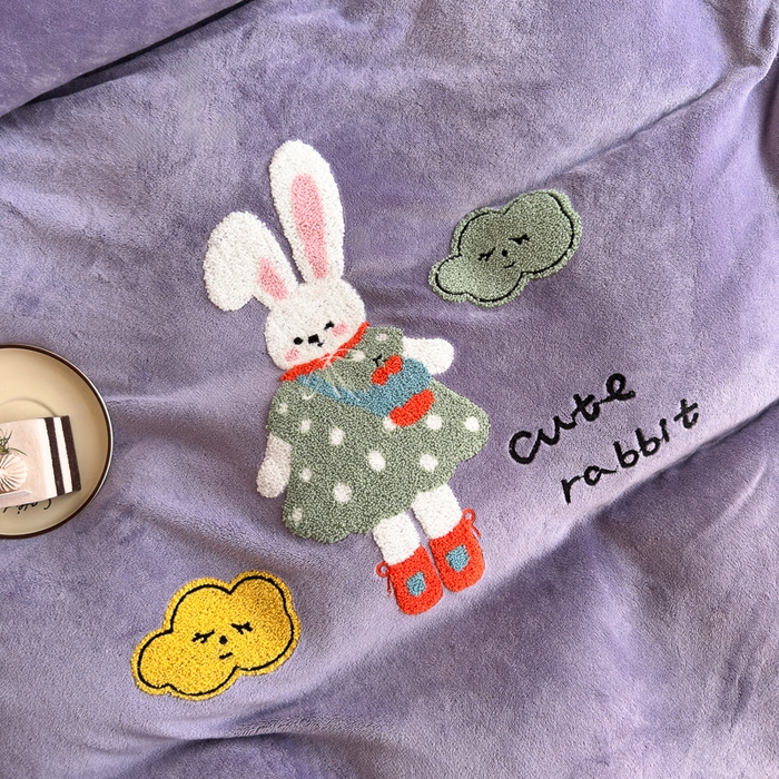 91家纺网 家纺一手货源 找家纺 Sweet dreams甜梦 2025新款全消光牛奶绒毛巾绣印花四件套 可爱小兔