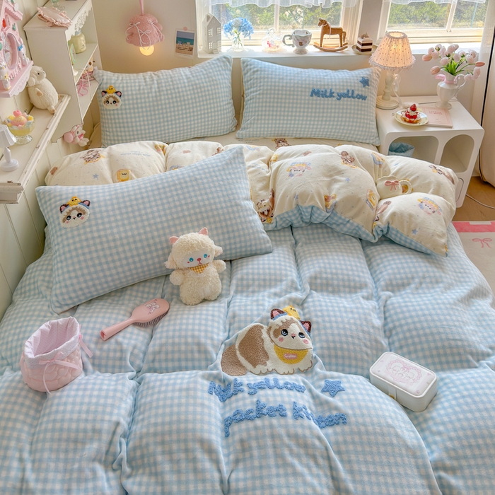 91家纺网 家纺一手货源 找家纺 Sweet dreams甜梦 2025新款全消光牛奶绒毛巾绣印花四件套 口袋猫猫