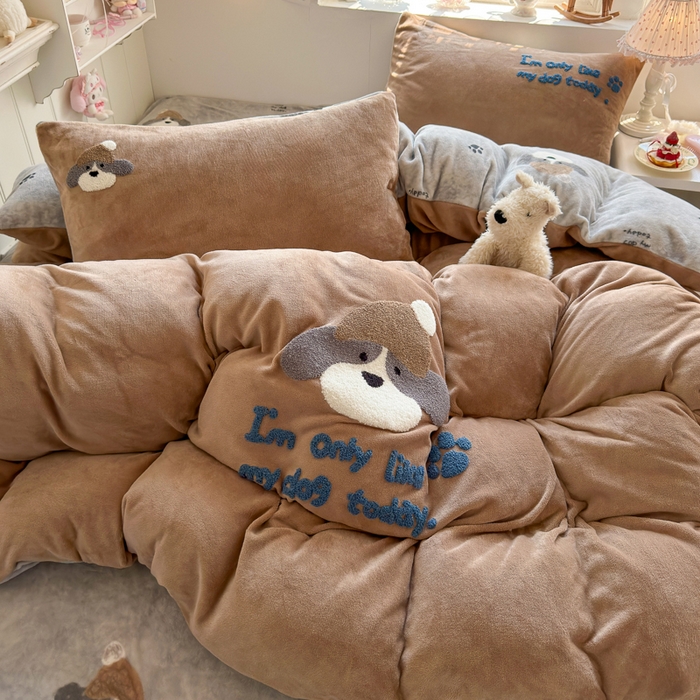 Sweet dreams甜梦 2025新款全消光牛奶绒毛巾绣印花四件套 帽子小狗