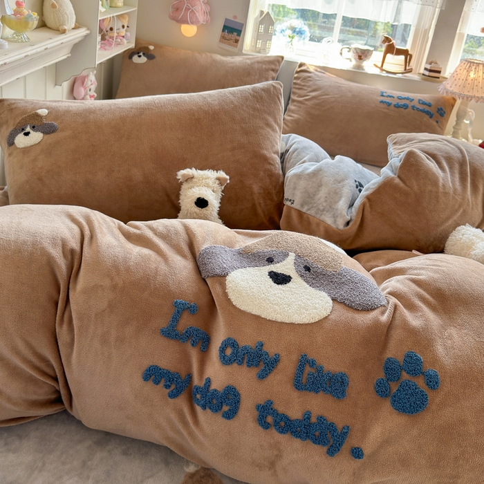 91家纺网 家纺一手货源 找家纺 Sweet dreams甜梦 2025新款全消光牛奶绒毛巾绣印花四件套 帽子小狗