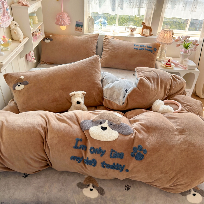 91家纺网 家纺一手货源 找家纺 Sweet dreams甜梦 2025新款全消光牛奶绒毛巾绣印花四件套 帽子小狗