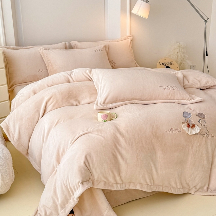 91家纺网 家纺一手货源 找家纺 （总）保罗圣迪奥 2025新款250克全消光牛奶绒四件套-安妮