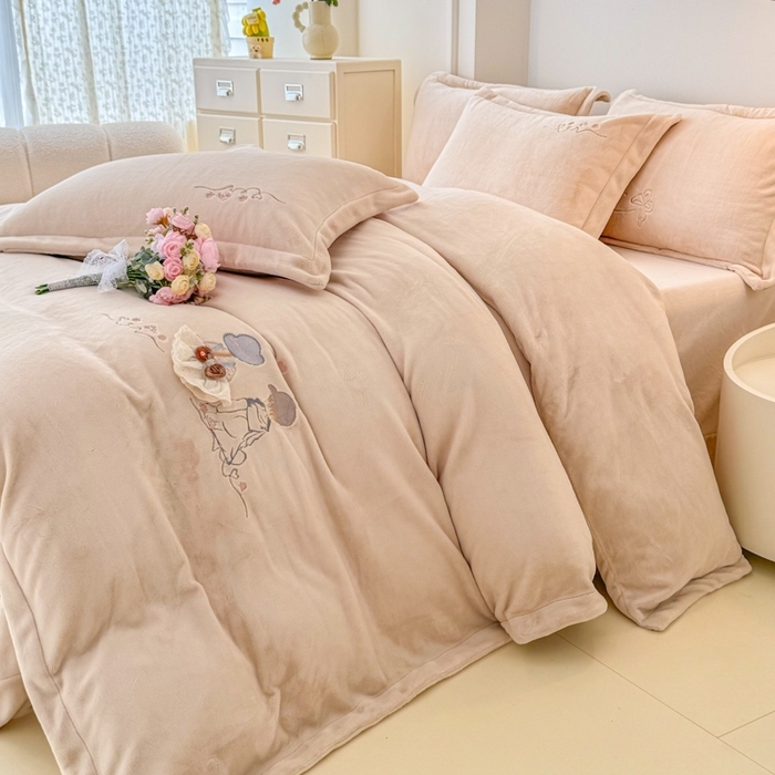 91家纺网 家纺一手货源 找家纺 （总）保罗圣迪奥 2025新款250克全消光牛奶绒四件套-安妮