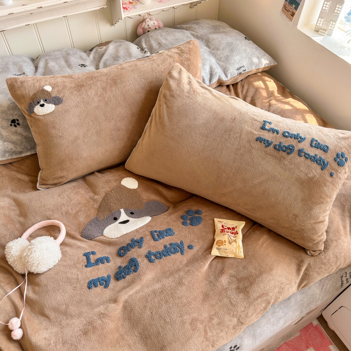 91家纺网 家纺一手货源 找家纺 Sweet dreams甜梦 2025新款全消光牛奶绒毛巾绣印花四件套 帽子小狗