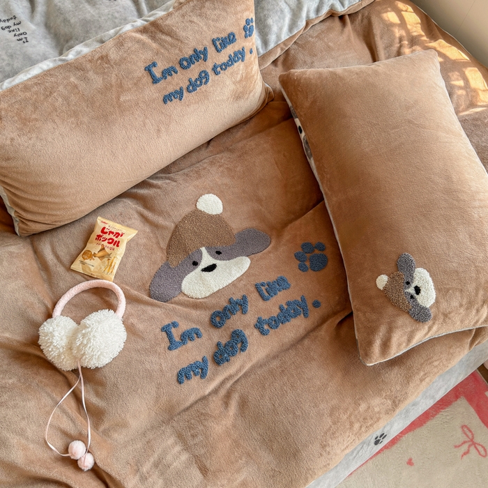 91家纺网 家纺一手货源 找家纺 Sweet dreams甜梦 2025新款全消光牛奶绒毛巾绣印花四件套 帽子小狗