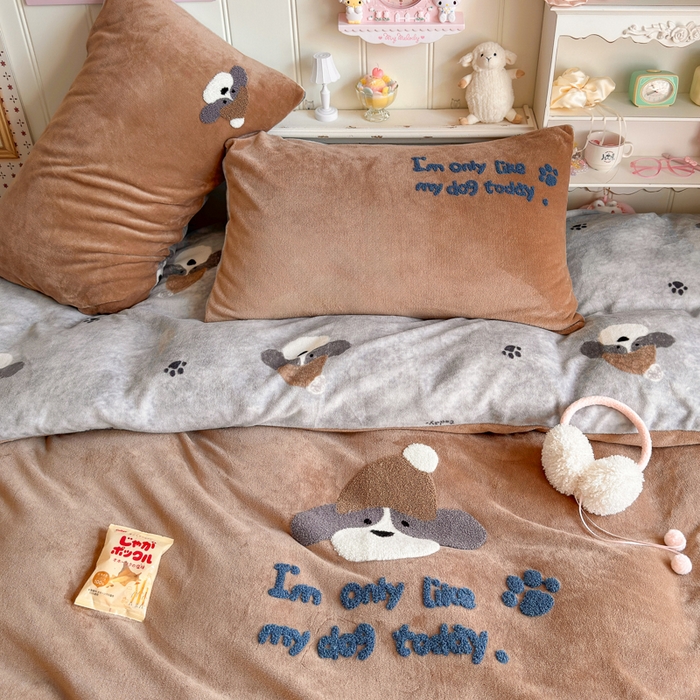 91家纺网 家纺一手货源 找家纺 Sweet dreams甜梦 2025新款全消光牛奶绒毛巾绣印花四件套 帽子小狗