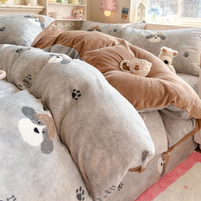 91家纺网 家纺一手货源 找家纺 Sweet dreams甜梦 2025新款全消光牛奶绒毛巾绣印花四件套 帽子小狗